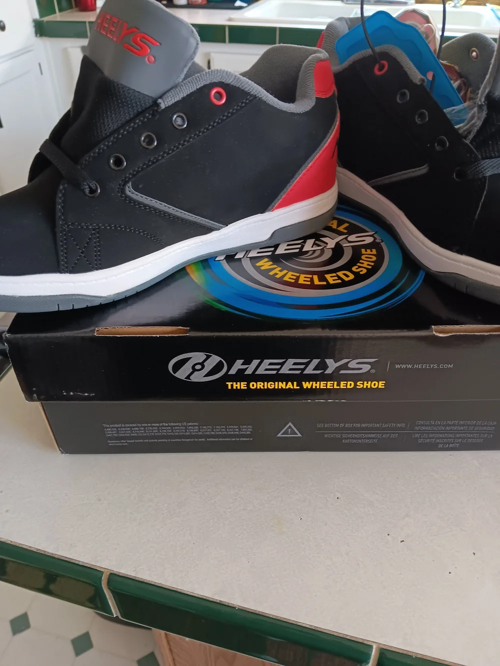 Heelys Boys  Black High-Top Skate Shoes with Red Logo Size 7